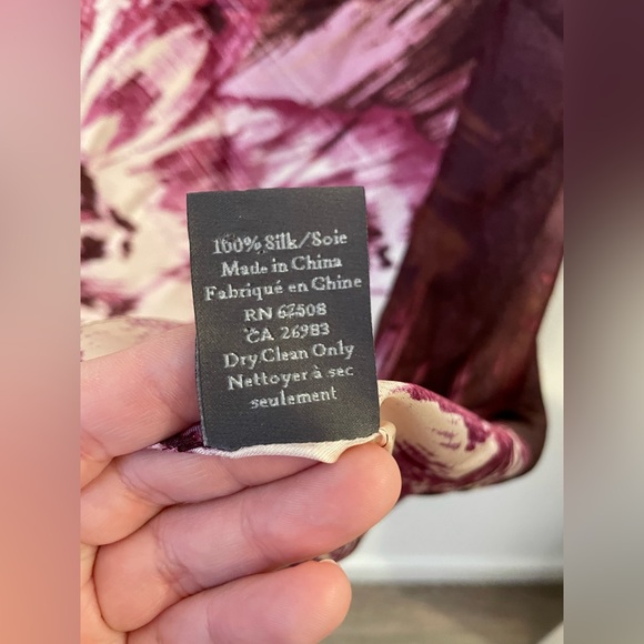 Vince Camuto 100% Silk Scarf Wrap Purple white Floral square 34x34” - Picture 5 of 5